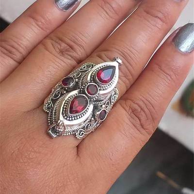 Vintage Women's Ring Bohemian Exaggerated Ring Inlaid Red Cu