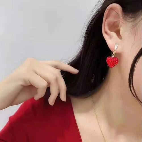 Retro Korean Style Fashionable Diamond Studded Red Heart Ear