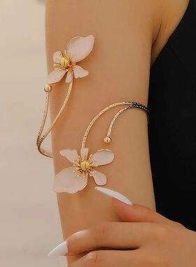 2025 New ndy Elegan Red Flower Cuff Bracele for Women Person