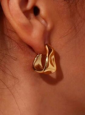 Metal Irregular Pleated Stud Earrings for Woman New ndy Simp