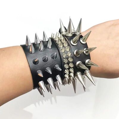 Punk syle  Personaliy Rock music Dark heme  Exaggeraion Man