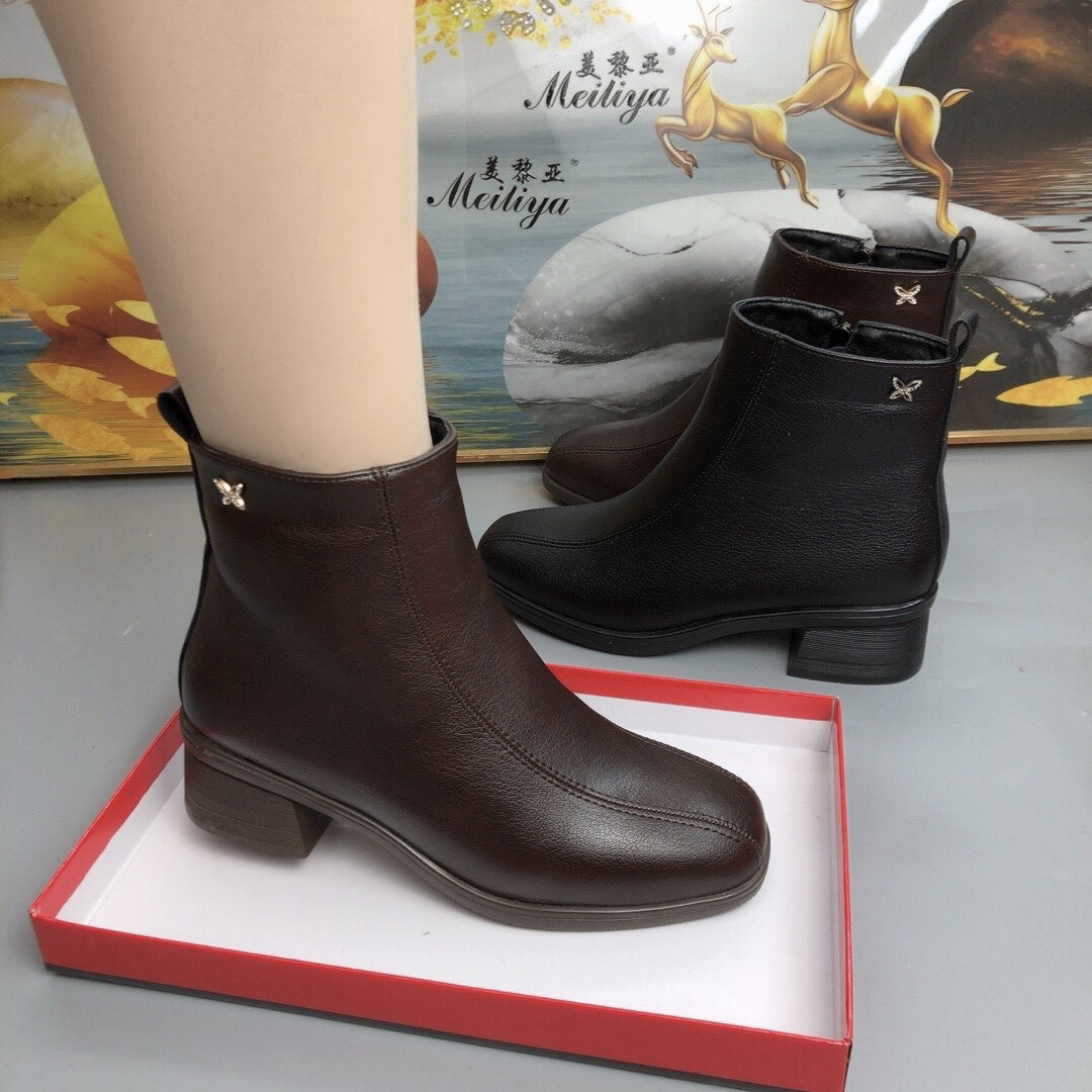 真皮女士短靴软底皮鞋子
