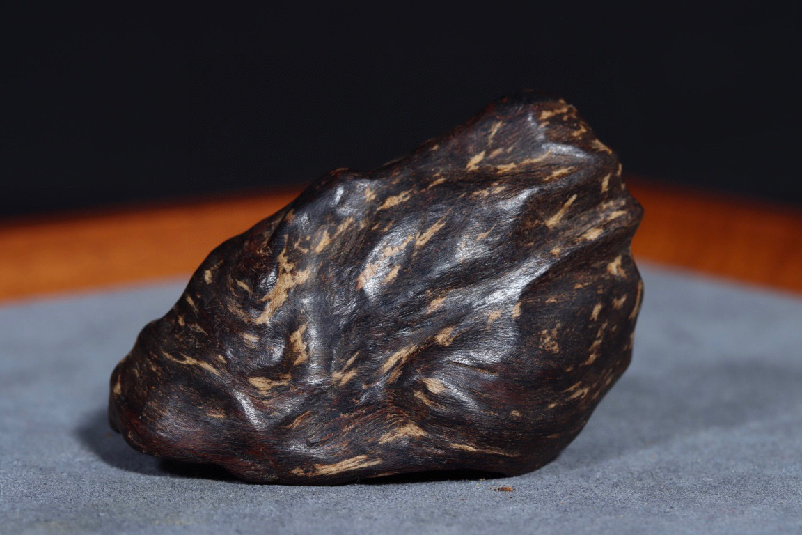 瘤疤沉水达拉干老料把玩件