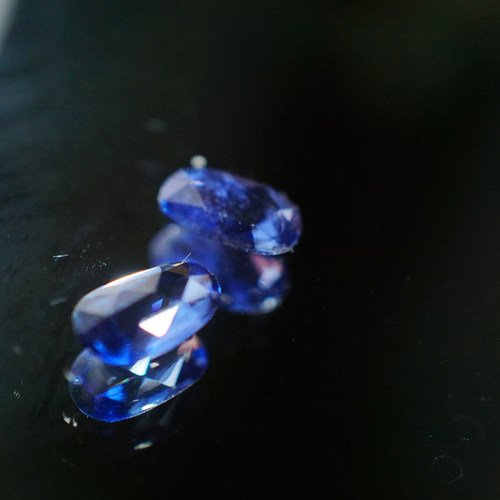 未镶嵌天然蓝宝石玫瑰切斯里兰卡