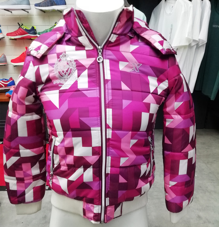 特步冬季新品女子网球系列涤亮光菱形格面料连帽厚棉服FW370422