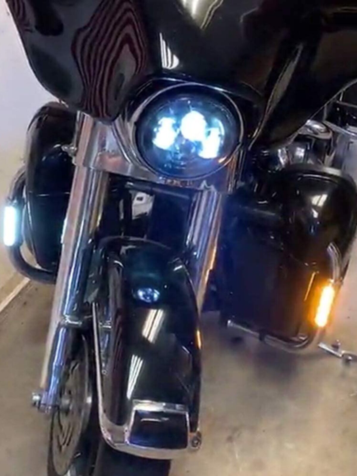 오토바이 수정 LED 가드 라이트 범퍼 회전 신호 주간 주행 등 HARLEY ROAD KING 글라이더 V 투어 유니버설에 적합