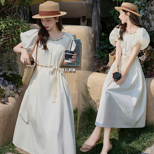 2025年夏季轻熟风法式泡泡袖气质连衣裙女高级感收腰显瘦过膝裙子