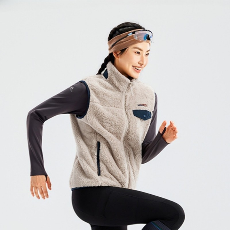 拓路者秋冬新款抓绒马甲女士立领拼色无袖外穿背心珊瑚绒马夹外套