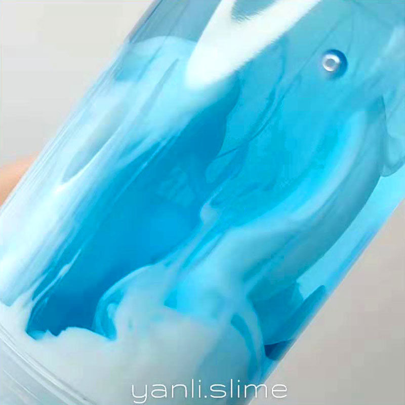 云朵渐变晕染沉底梦幻少女