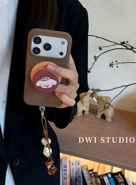 DWI STUDIO秋冬可爱焦糖面包小狗挂绳手机壳17promax全包AI按键适用苹果16promaxiPhone16液态硅胶壳15/14