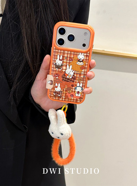DWI STUDIO橙色格纹米菲毛绒挂绳手机壳17promax全包按键适用苹果16promaxiPhone16壳15/14