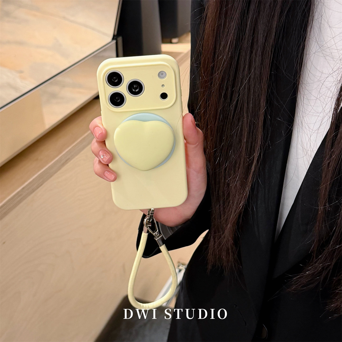 DWI STUDIO简约奶黄爱心磁吸支架挂绳手机壳17promax适用苹果16promaxiPhone16壳15/14全包18promax