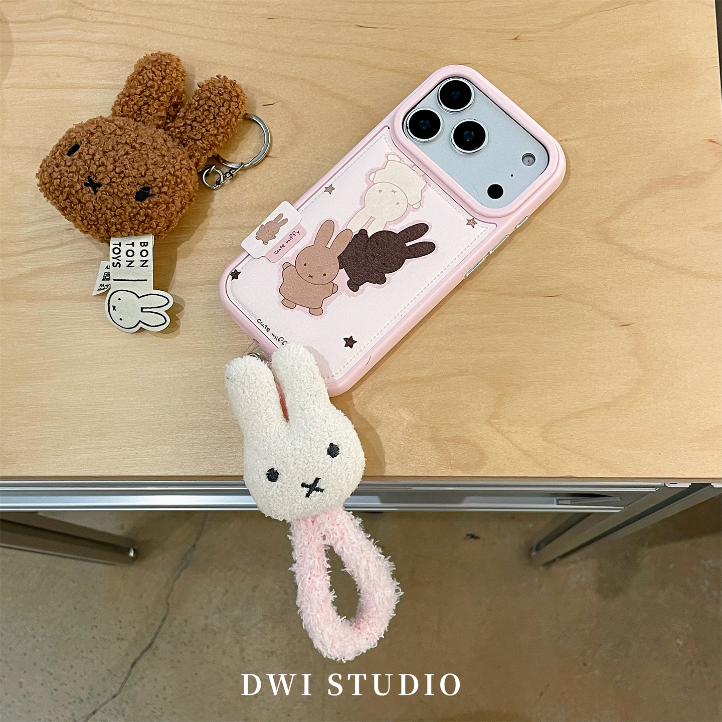 皮质粉米菲饼干挂绳手机壳