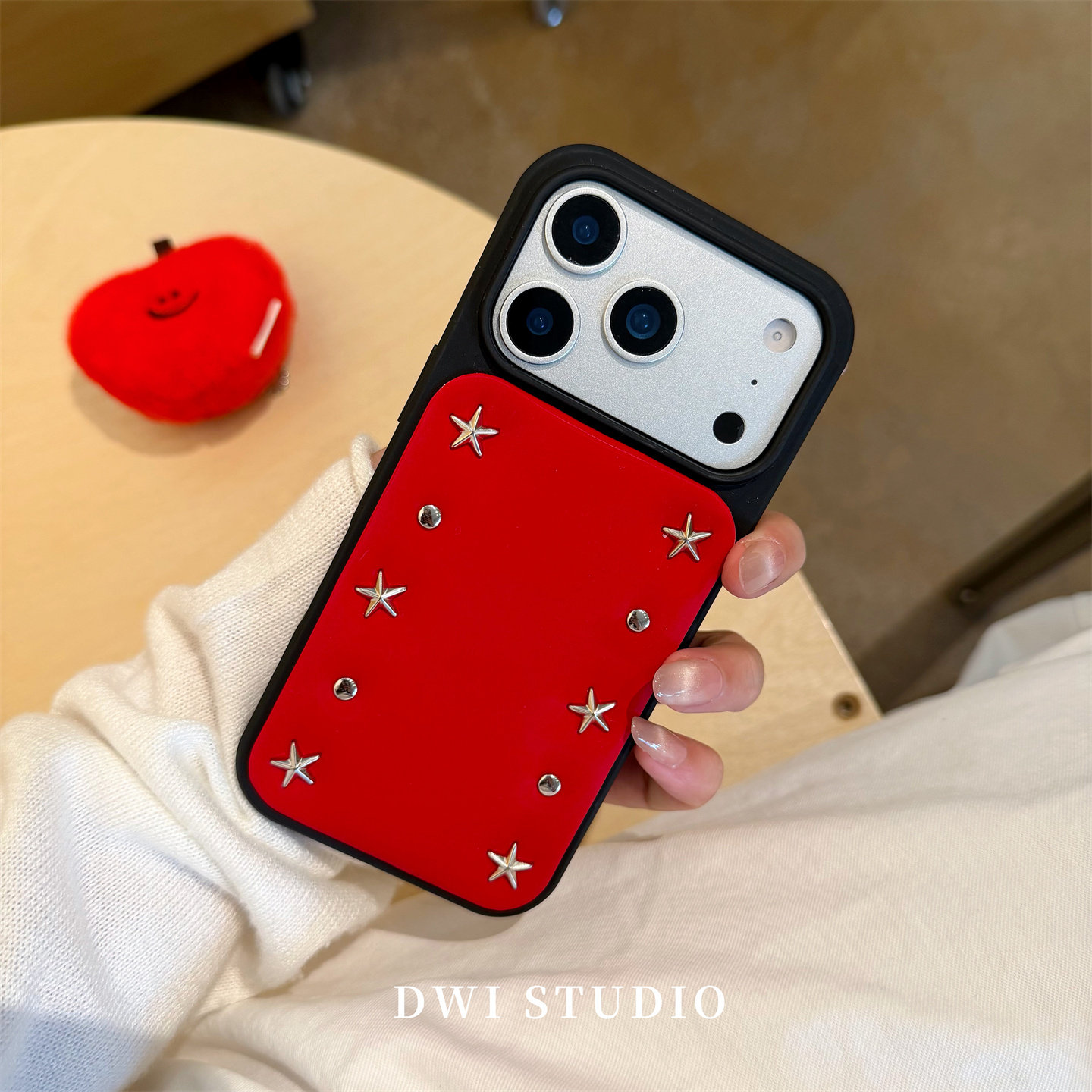 DWI STUDIO复古圣诞新年红铆钉手机壳17promax全包