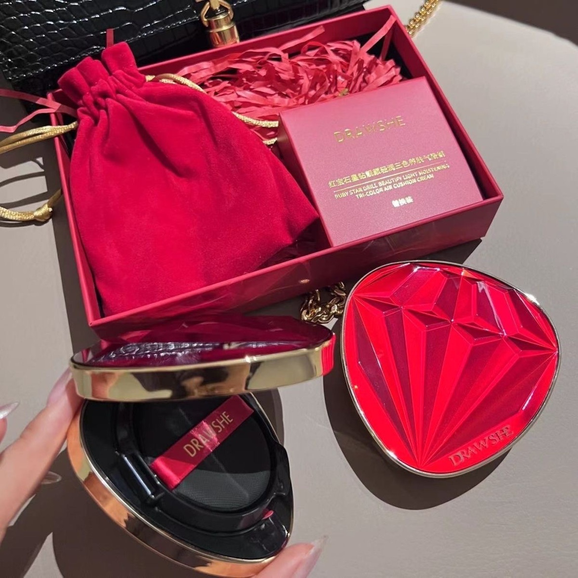 玖皙红宝石星钻靓颜轻润三色养肤气垫霜水润自然妆容服帖有替换装