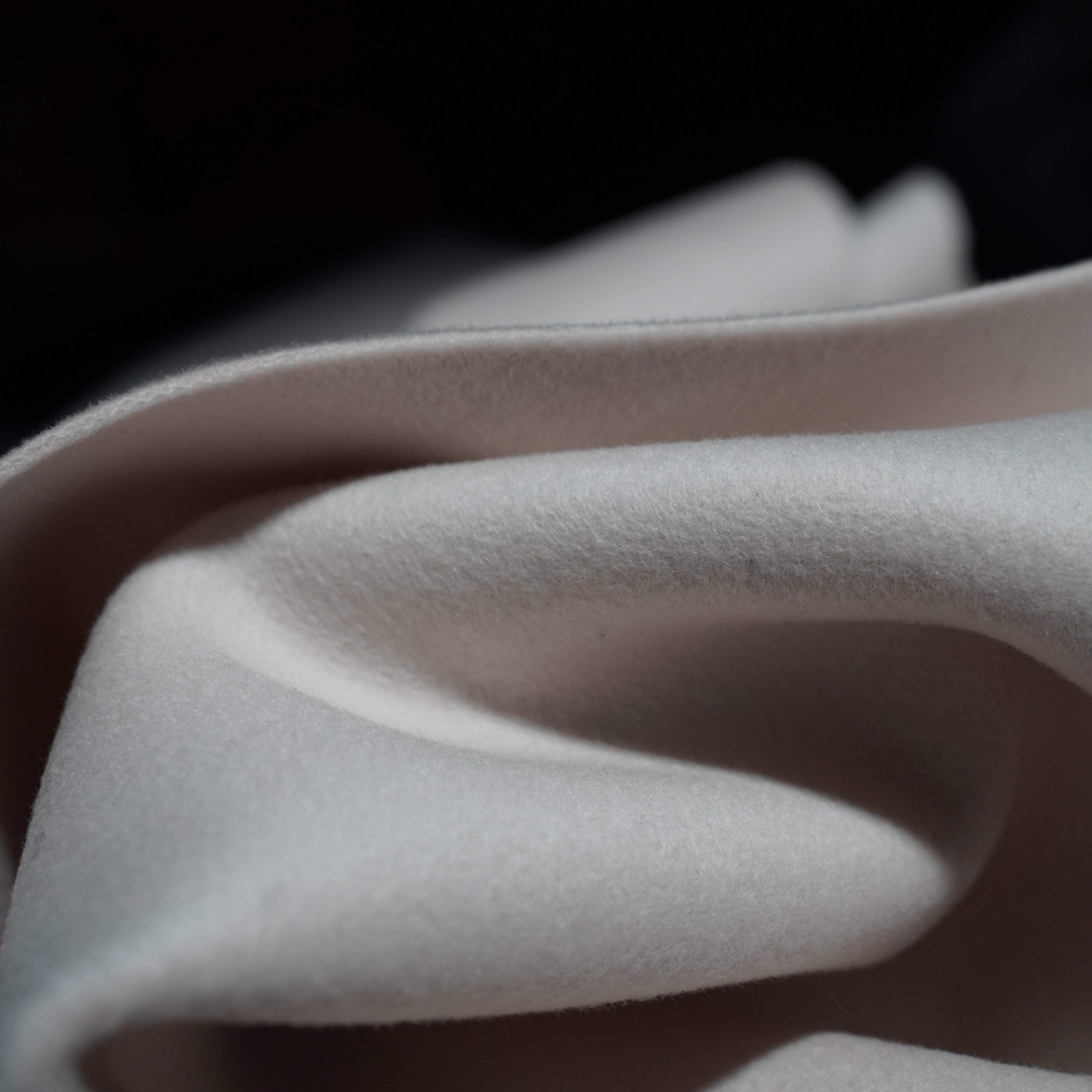 康家米白带粉感毛呢布料