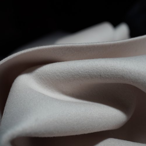 65号康家米白带粉感 奢侈代工 740g/3m 80%羊绒20%羊毛 柔软细腻 - 封面