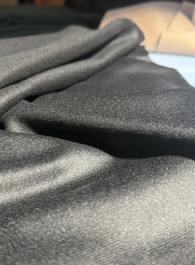 152号康平纳黑色凸凹格精纺羊绒 370g/3m 50%羊绒30%羊毛20%真丝