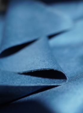 32号康家蓝色单面精纺羊绒 610g/2.5m 30%羊绒70%羊毛 光泽度好