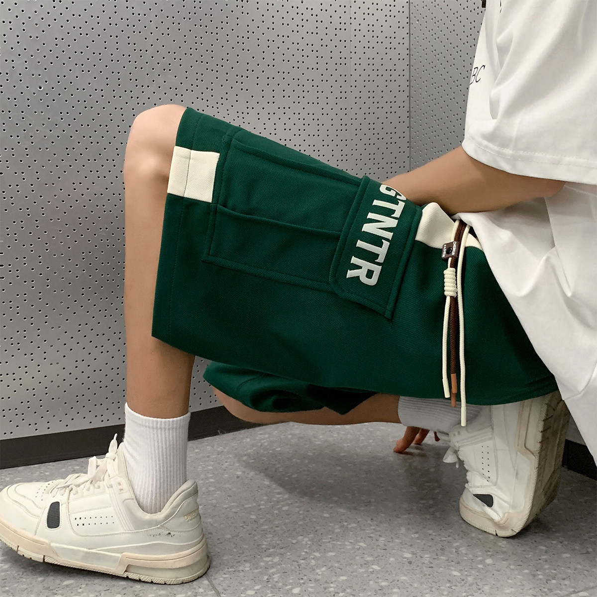 抖音品质A107-K23850-特P35菠萝格:93%聚酯纤维7%氨纶短裤,男装牛仔裤,电商A107