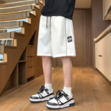 米白色