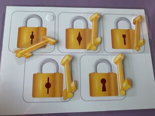 找影子配对桌游卡片教具贴纸对应开锁钥匙练习益智玩具小中班蒙氏