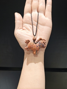 46乘40m非遗合香珠敦煌双面马上有钱小马吊坠项链毛衣链