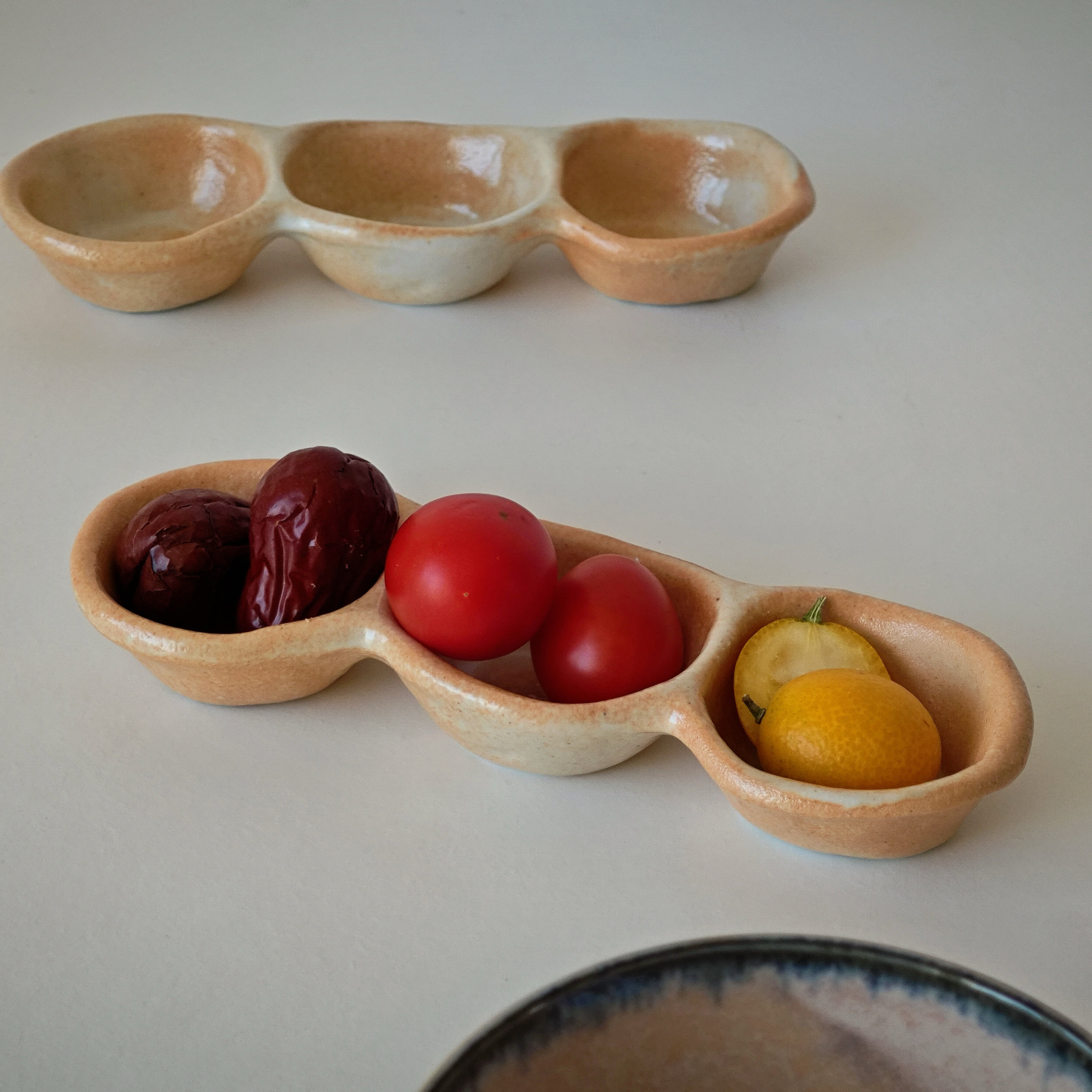 诺裔家 日式器 橘皮釉手工不规则三格味皿火锅韩式烤肉调料蘸料碟,餐饮具,碗,淘宝优惠券,粉丝福利购,淘宝优惠卷