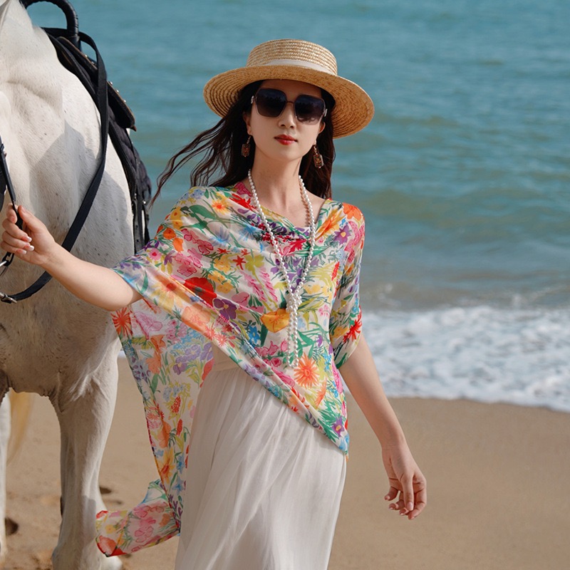 旅游民族风围巾披肩外搭女夏季薄款云南沙漠海边防晒丝巾盘扣纱巾