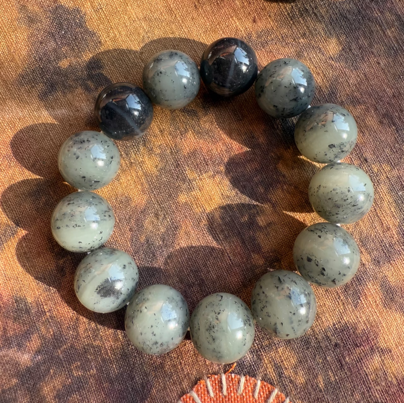 【谢钰儿】新疆和田玉籽料青花墨玉一线天手串15mm 精品