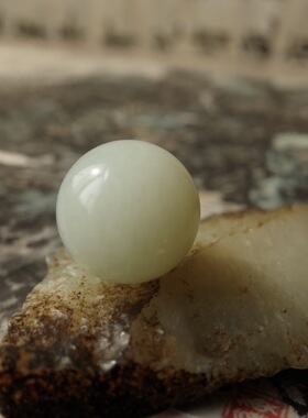 【谢钰儿】新疆和田玉籽料高青白玉圆珠单珠20mm