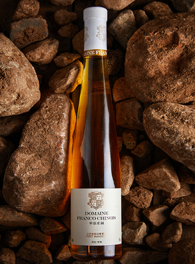 国产超高分甜酒中法庄园合作示范酒庄小芒森晚收甜白葡萄酒金黄色