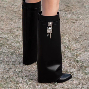 黑色靴子女辣妹显瘦不过膝高筒靴2025秋冬新款时尚欧美锁扣裤管靴