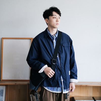 尖领春秋宽松型防水防油夹克