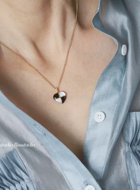 Basstudio 白贝壳棋盘格黑白格爱心桃心项链锁骨链 钛钢镀18K金