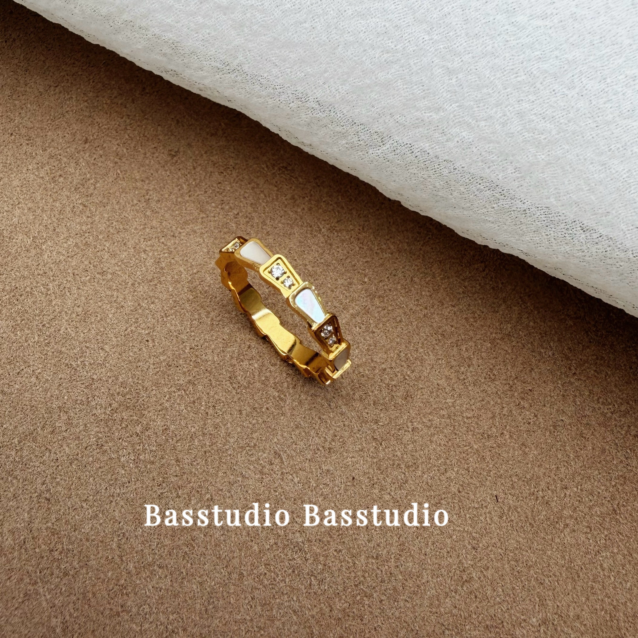Basstudio 复古轻奢蛇形白贝镶钻钛钢戒指女网红ins高级感时尚