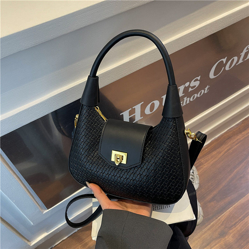 新款韩系纯色双肩包包女欧美时尚简约百搭女包潮外出休闲女士背包