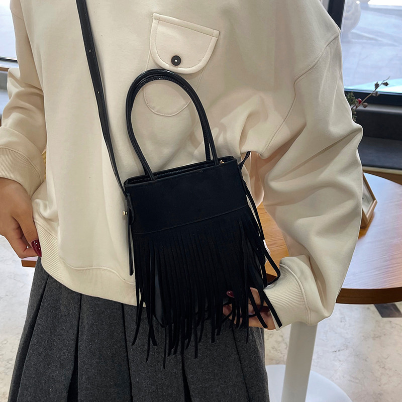 2026民族风简约复古小流苏手提包女小潮流休闲时尚通勤单肩斜挎包