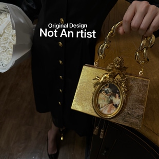 复刻博物馆系列宴会手拿包灵感来源19世纪末名画巴洛克浮雕天使包