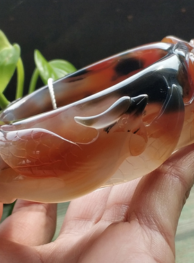 天然巴西玛瑙雕刻大气典雅风手镯