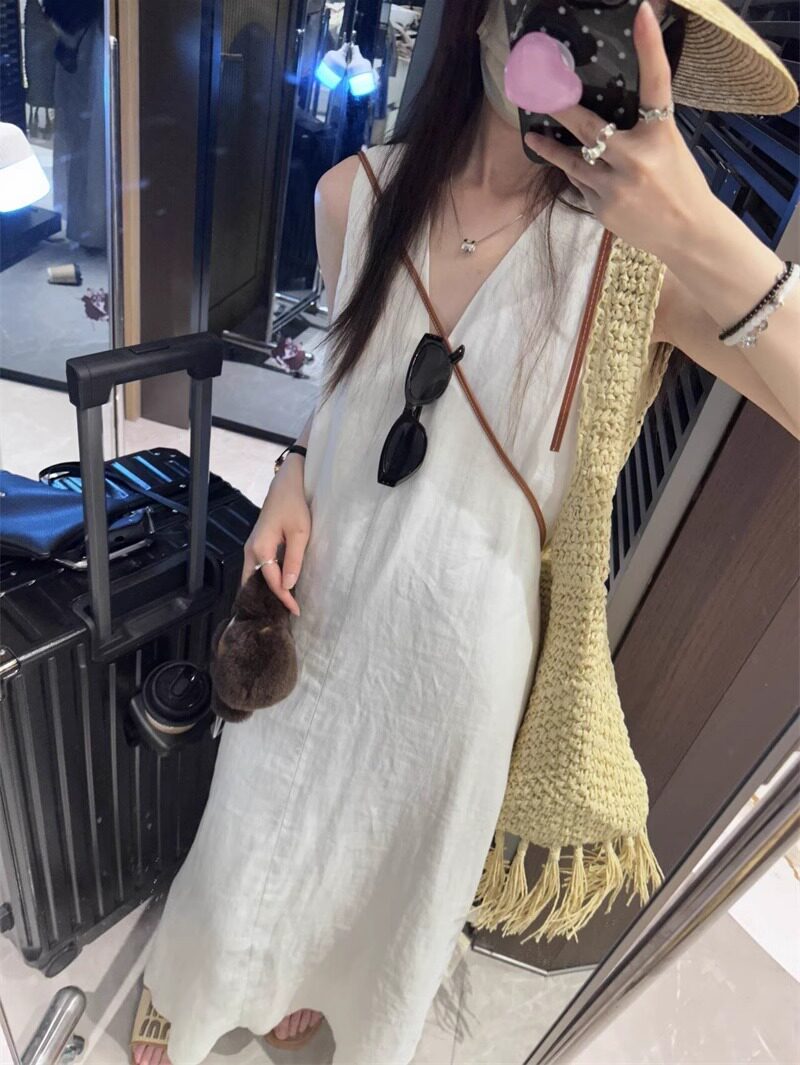 纸片人特效2025夏麻棉背心小白裙 简约显瘦长款V领微胖大码连衣裙