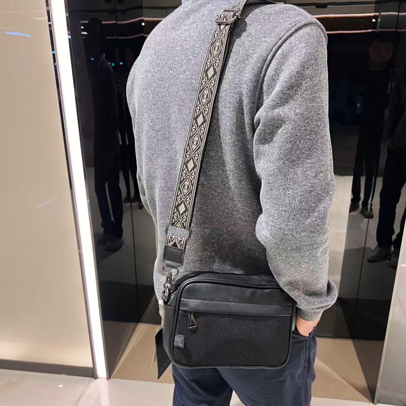 日韩时尚潮男黑色单肩包斜挎小包