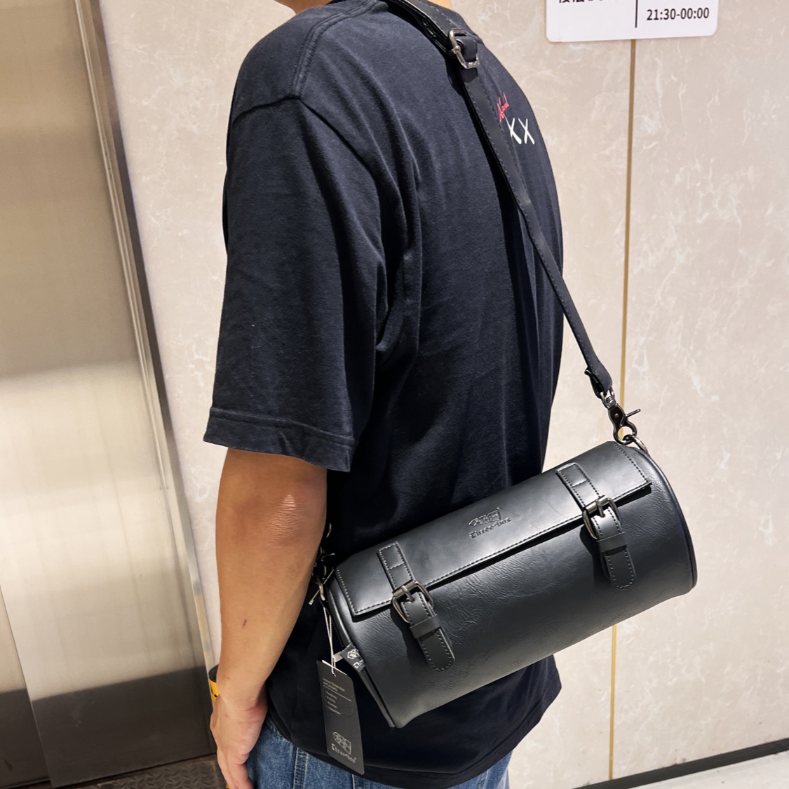 潮牌圆筒男士单肩包日韩斜挎背包