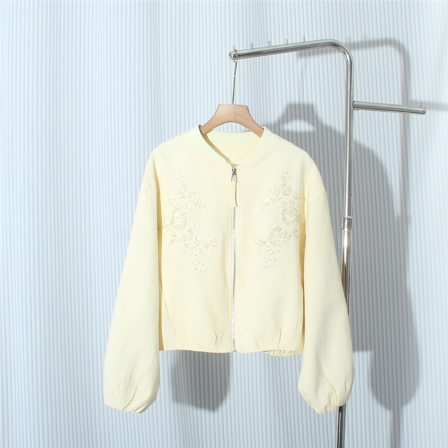 休闲风重工刺绣短款棒球服外套女春季新款时尚宽松小个子短上衣潮