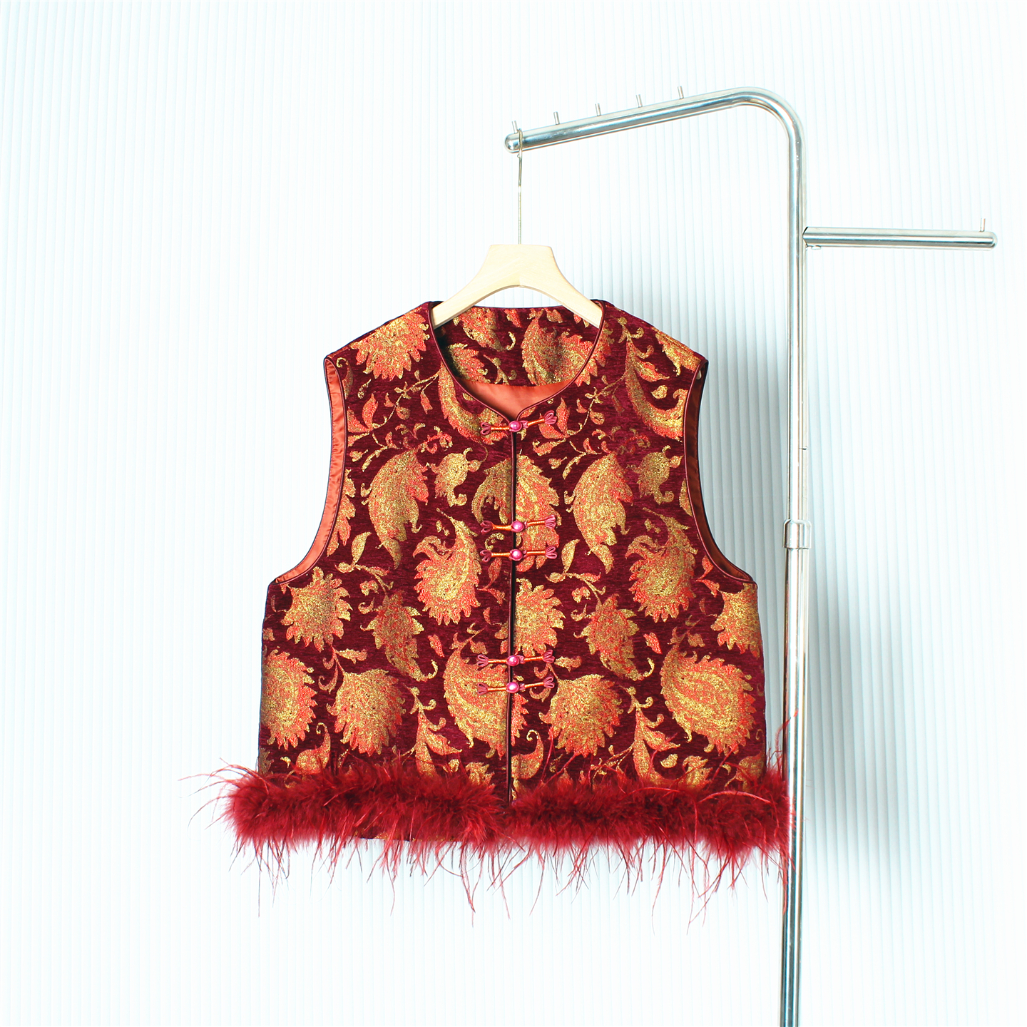 新中式气质盘扣刺绣提花马甲女2025年秋季新款驼鸟毛马夹国风外套