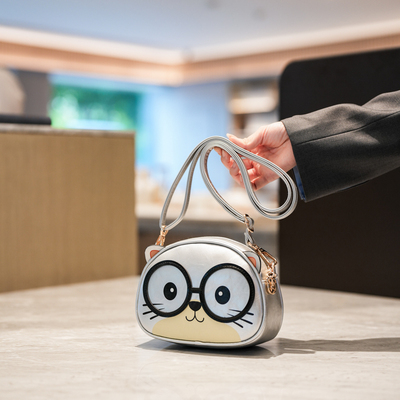 春秋包包斜挎包新款学生女孩卡通猫咪手机包可爱小背包时尚单肩包