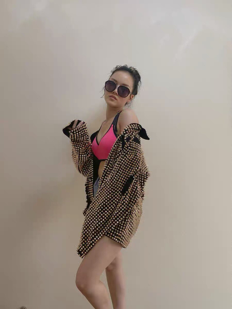 订制金色尖钉铆钉夹克外套男女破洞牛仔外套性感演出服