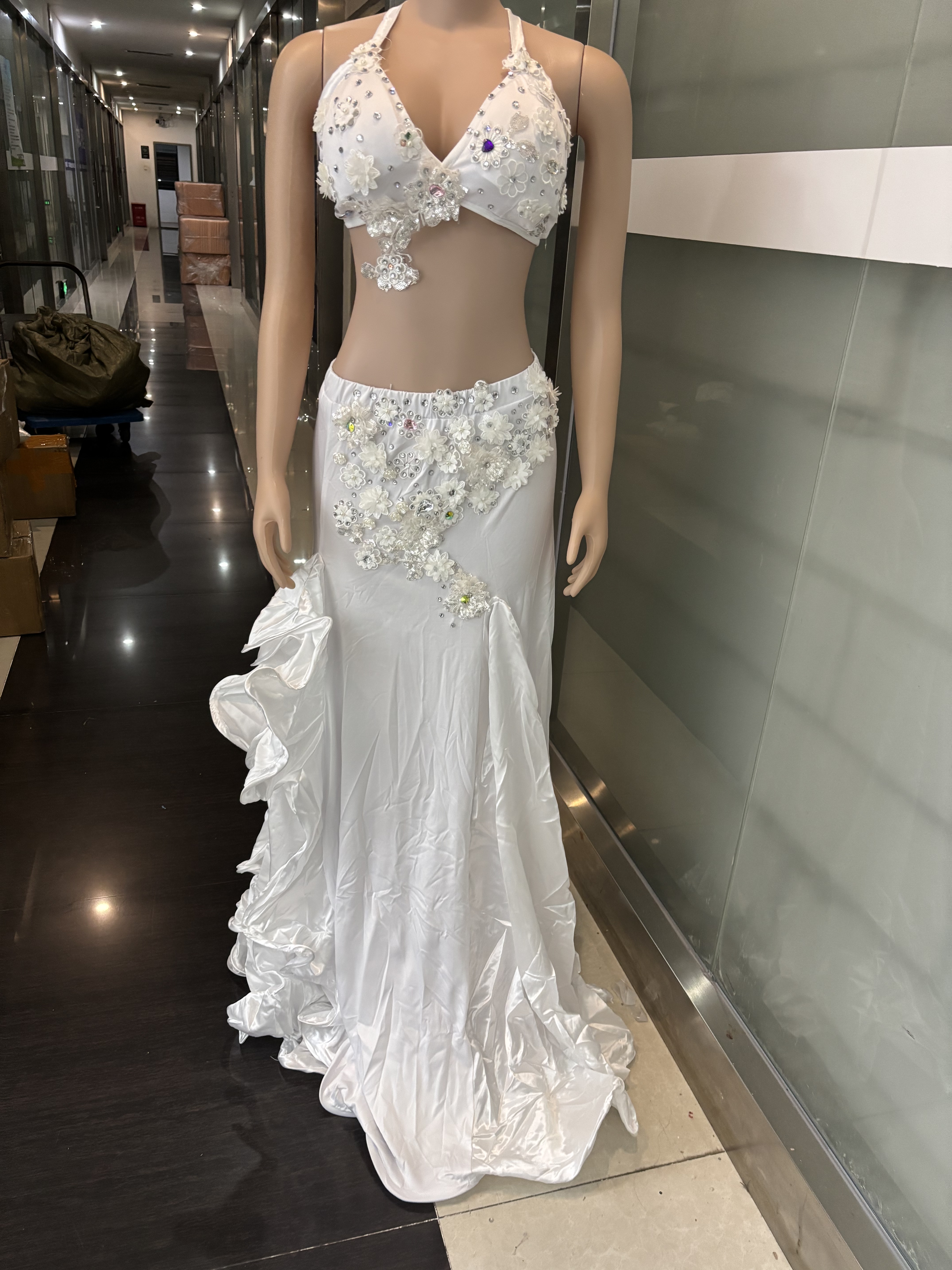 白色肚皮舞演出服钻石裙量身定制套装肚皮舞表演服印度舞蹈服装裙