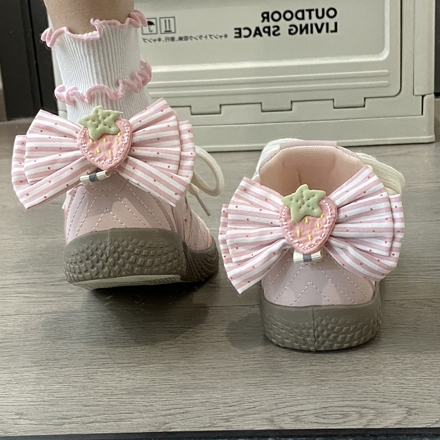 沫小茶国潮小众原创草莓蝴蝶结帆布鞋女2025新款春季透气休闲板鞋