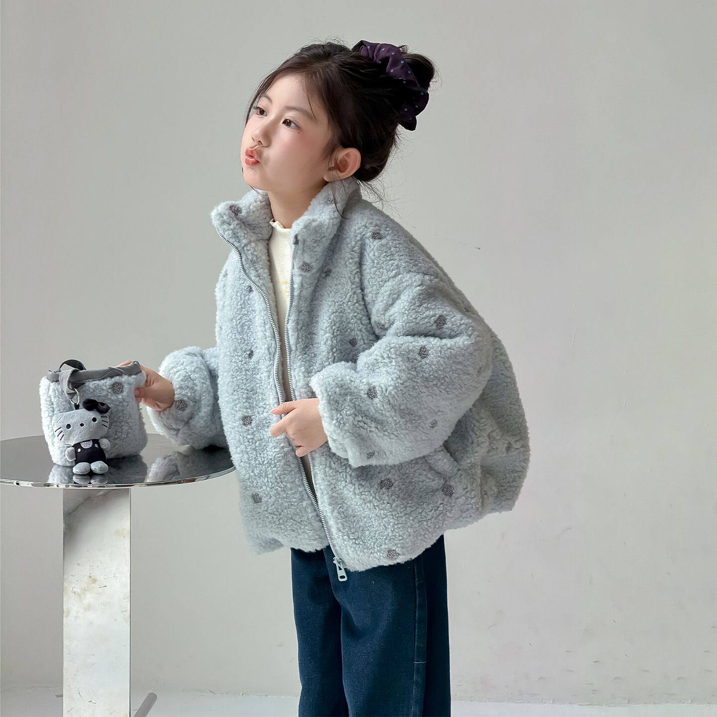 女童外套2026冬季新款洋气中小童羊羔绒加厚上衣儿童夹棉毛毛衣
